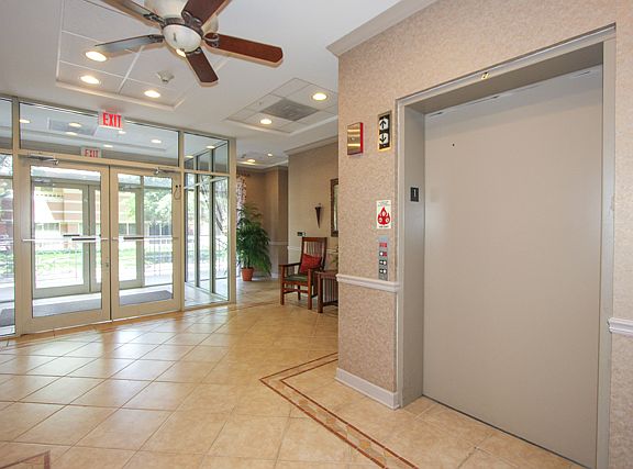 5th image of 435 William St Unit 409