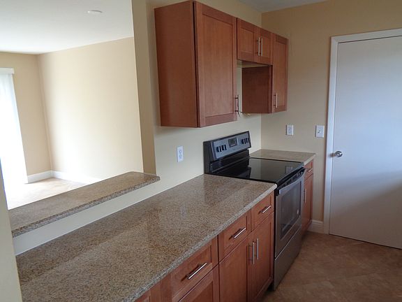 3rd image of 544 NW Azalea Ave