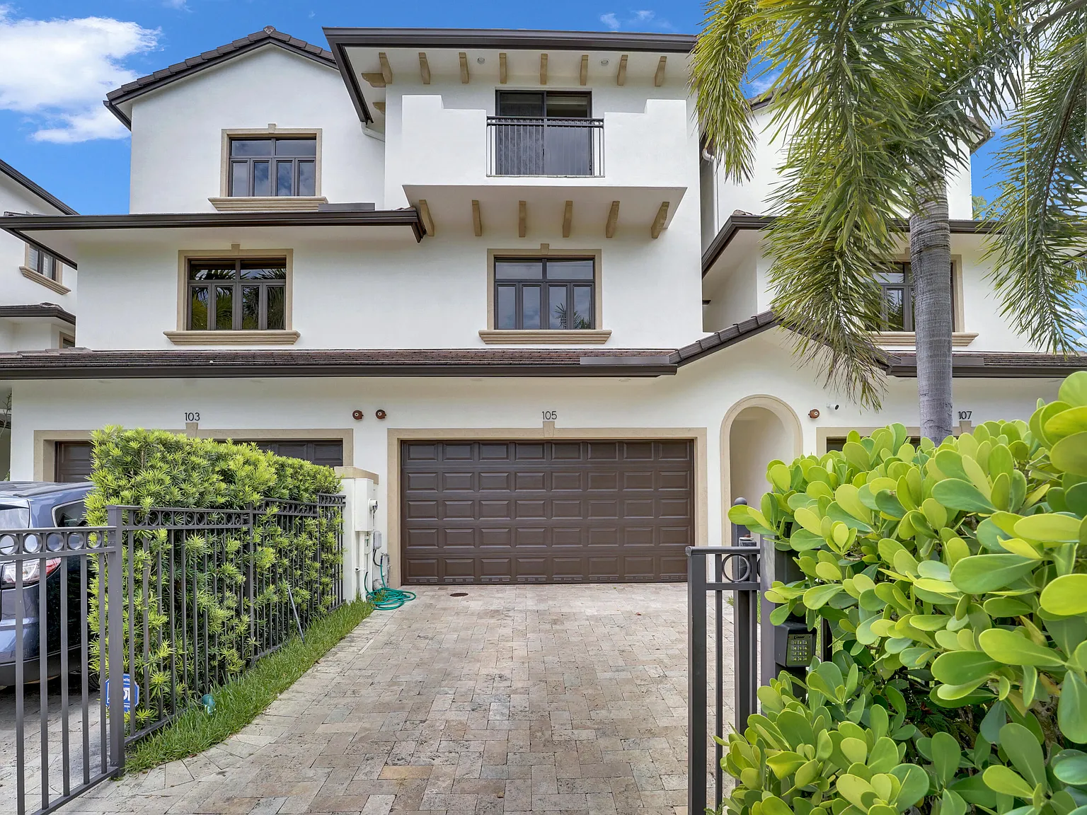 4 bed, 4.5 bath, 3303 sqft, $12,000 — Photo 2