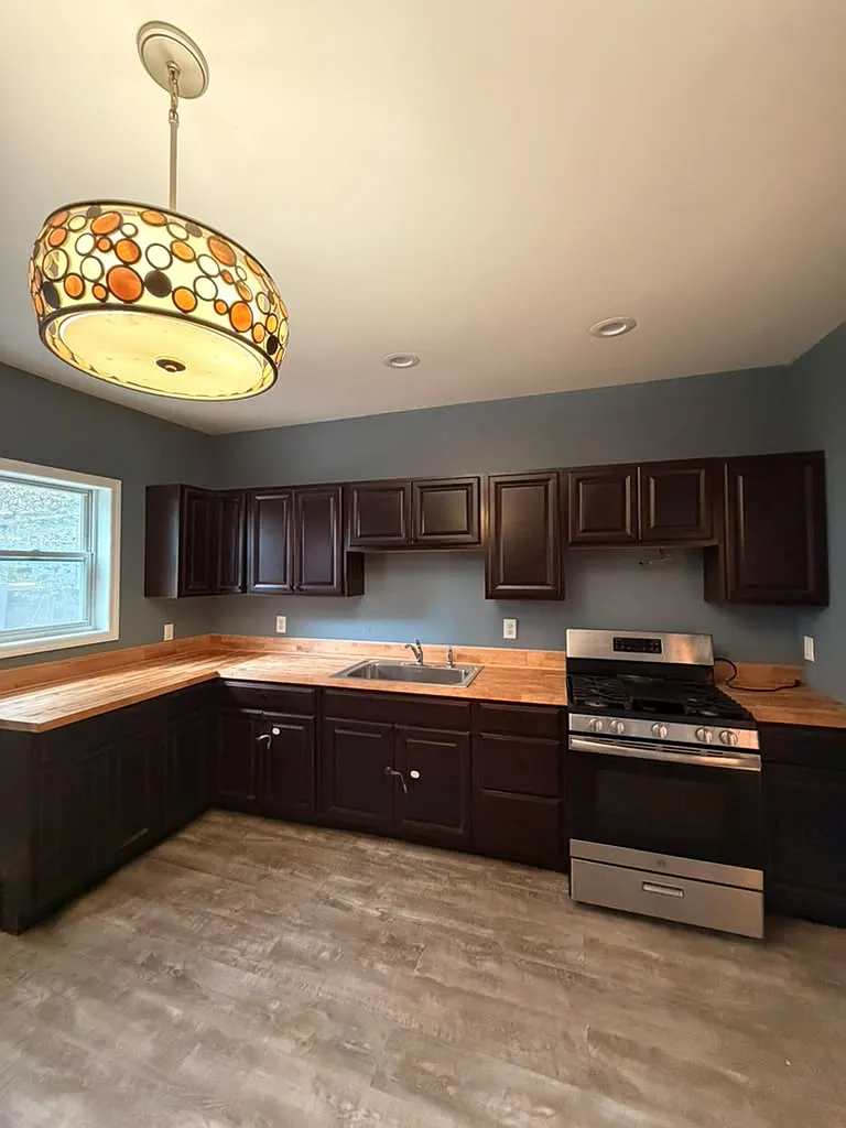 2 bed, 1000 sqft, $1,390 — Photo 2