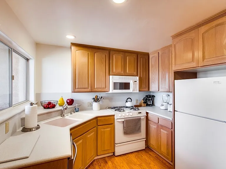 831 Allerton Ct — Photo 36