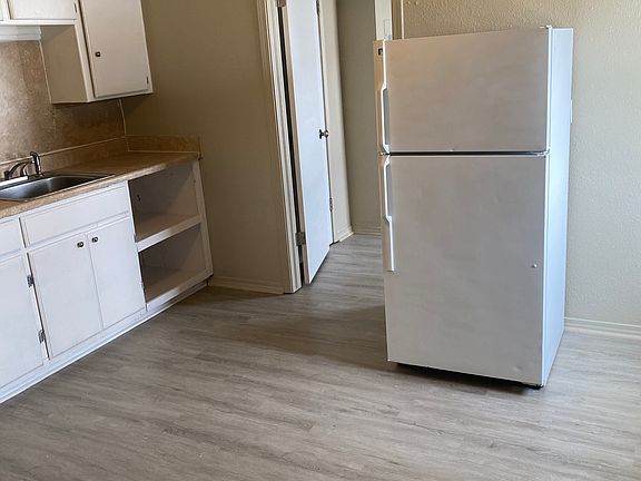 4th image of 223 N Main St #8