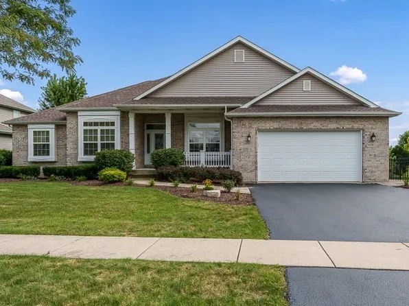 326 Davis Dr, Sycamore, IL 60178