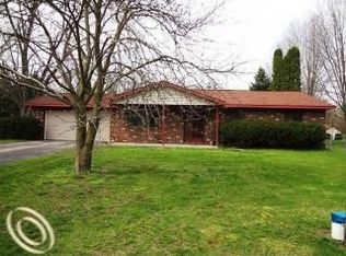 8703 Coyle Dr, Pinckney, MI 48169