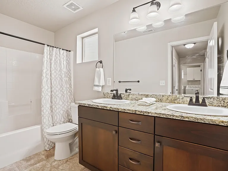 2810 E Clarene Dr — Photo 16