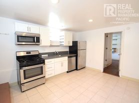 3513 Lincoln Avenue, C