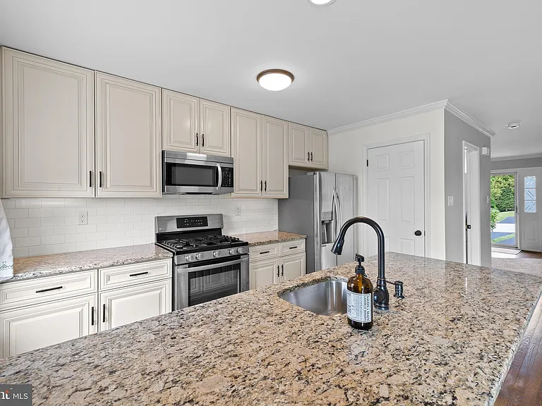328 Countryside Ct — Photo 11
