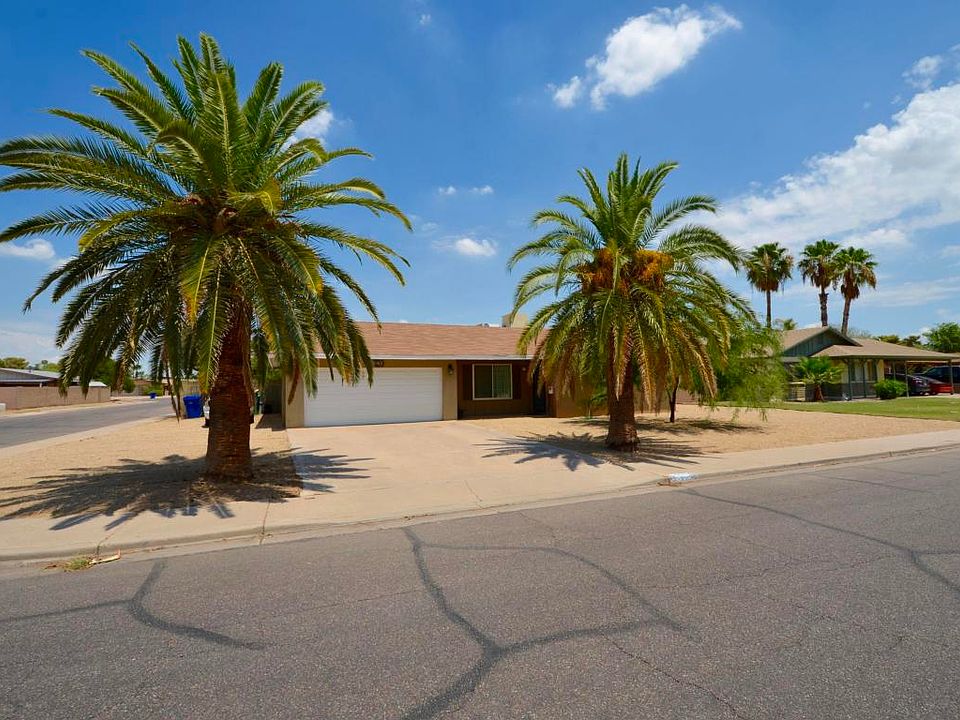 1st image of 2320 W Catalina Ave
