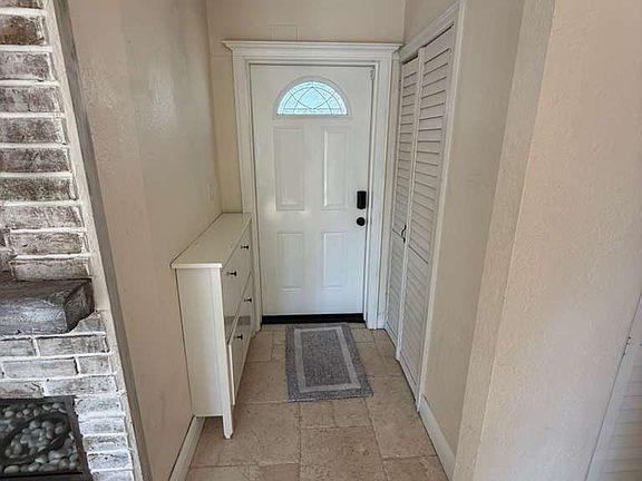 3rd image of 940 W Fairbanks Ave