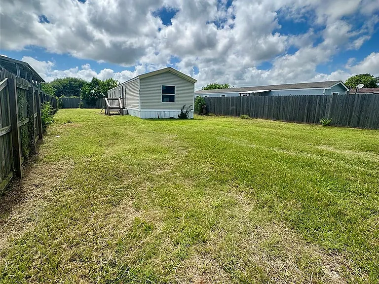 2523 Oyster Creek Bnd — Photo 1