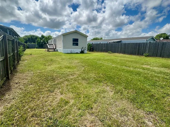 2523 Oyster Creek Bnd, Freeport, TX 77541