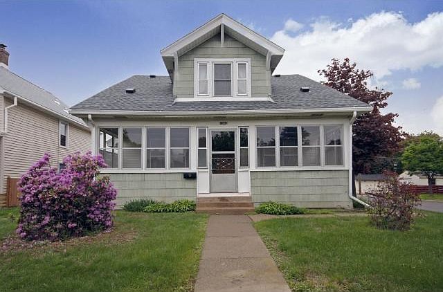 1st image of 1343 6th St E
