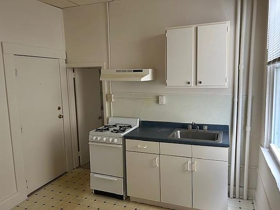 kitchen area. approx 8x10