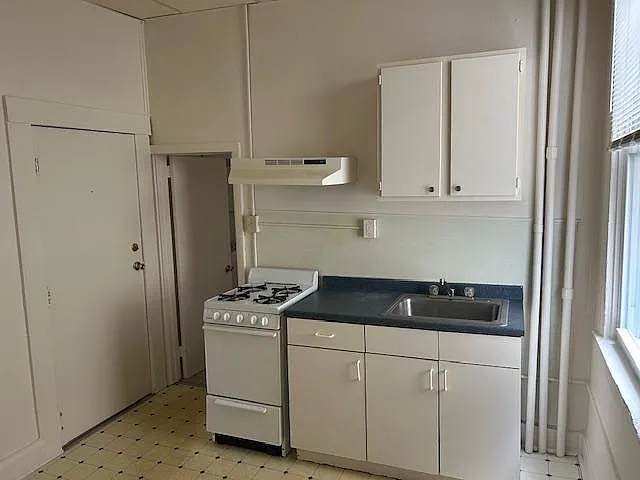 kitchen area. approx 8x10