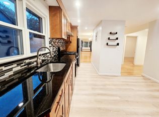 14 Louise Rd #14, Chestnut Hill, MA 02467
