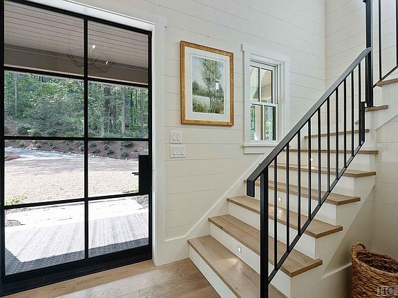 4th image of 100 Farmhouse Trail