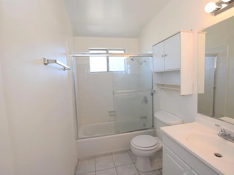 2670 Victoria Ave — Photo 7