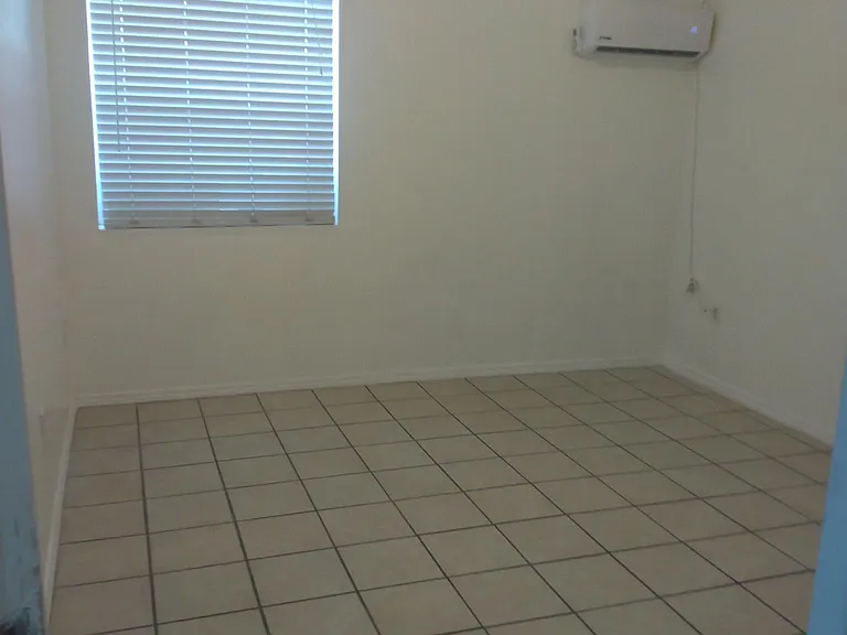 410 E Lohman Ave — Photo 10