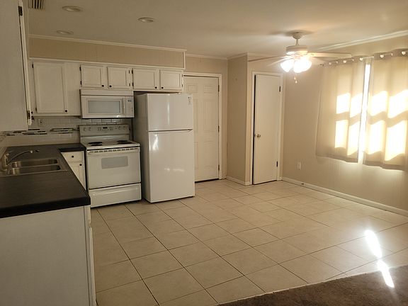 Kitchen and dining area.