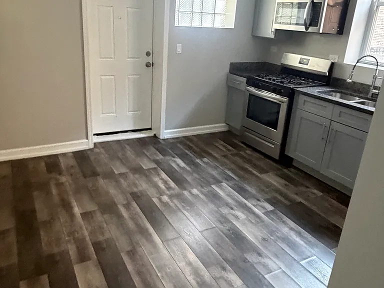 619 E 60th St #2 — Photo 8