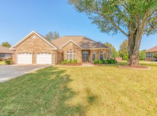 1023 Skypark Rd, Florence, AL 35634