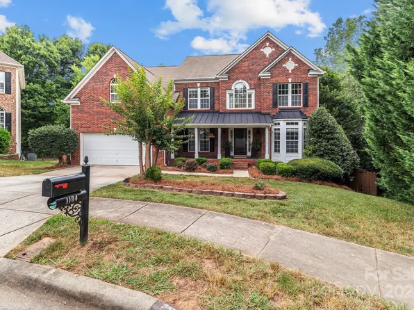 1104 Taranasay Ct, Charlotte, NC 28269