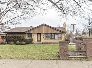 317 Dickens Rd, Northfield, IL 60093