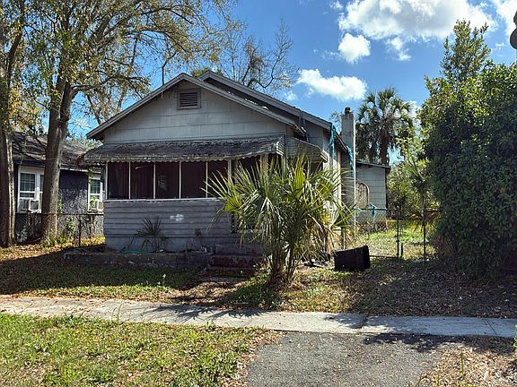 2nd image of 1024 W 26th St