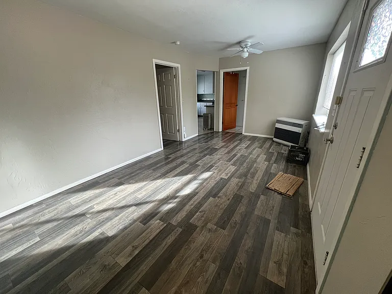 512 Mill St — Photo 4