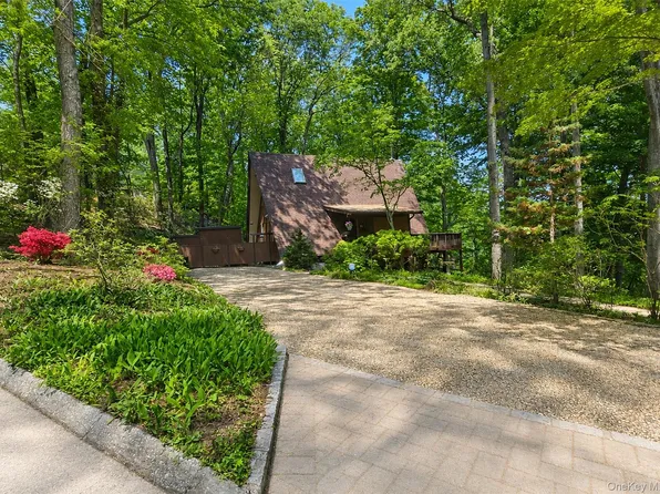 101 Longfellow Lane, Port Jefferson, NY 11777