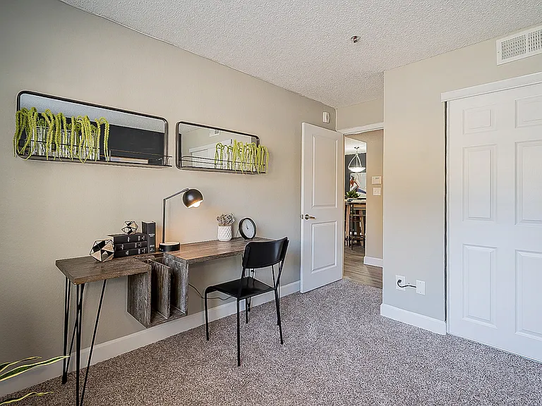 Sterling Point Apartment Homes — Photo 37
