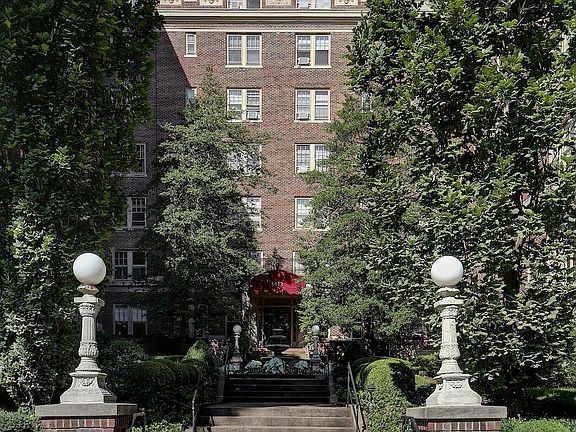 2nd image of 1412 Willow Ave APT 69