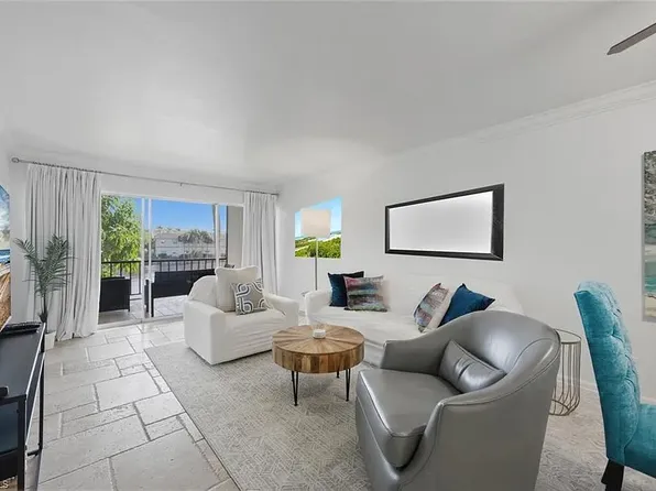 3030 Binnacle Dr APT 201, Naples, FL 34103