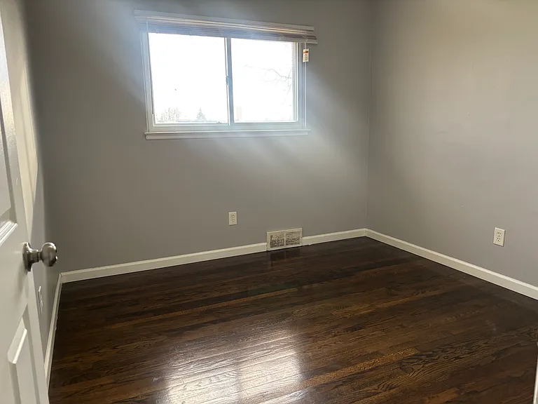 1636 Kenwood St — Photo 7