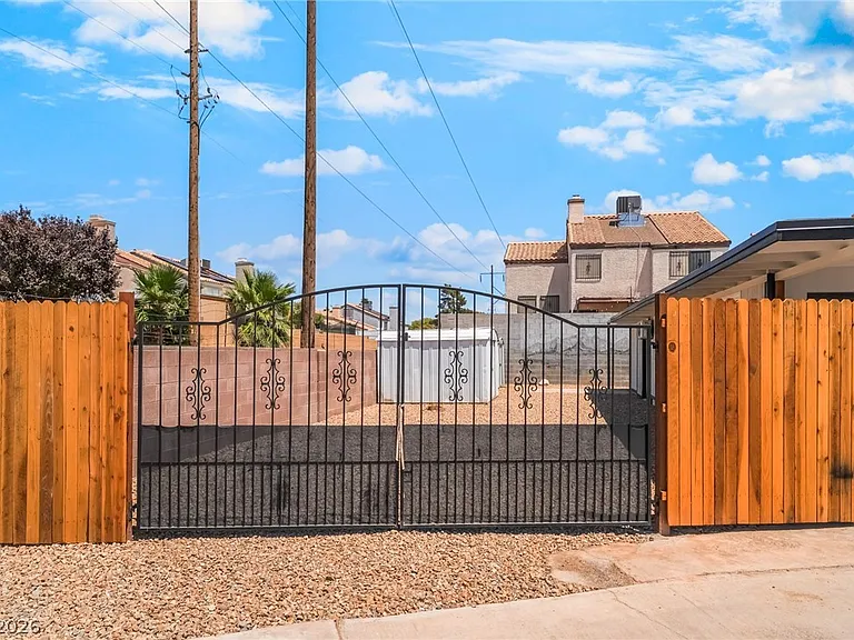 5402 Tahoe Dr — Photo 3