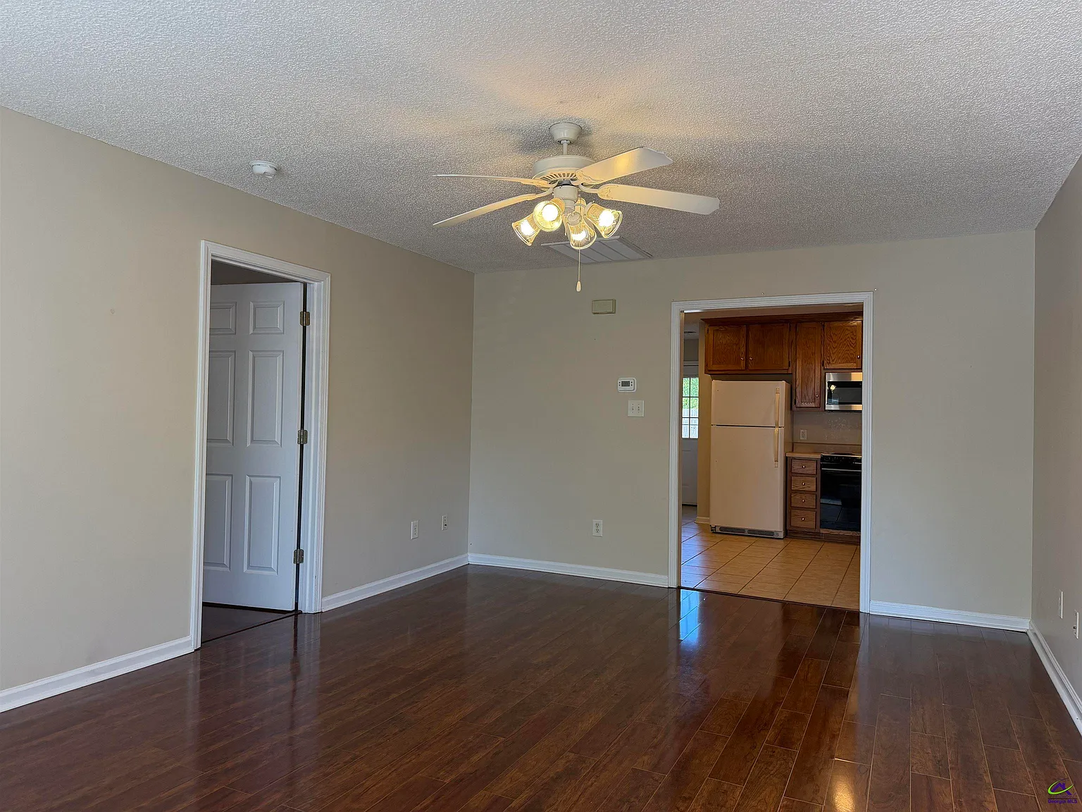 2 bed, 2.0 bath, 962 sqft, $1,100 — Photo 2