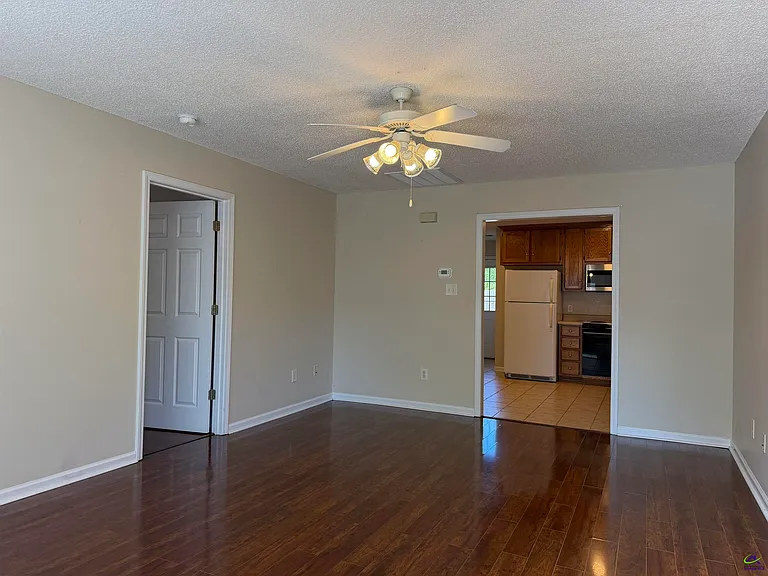 224 Katelyn Cir — Photo 2