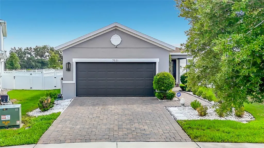 4 bed, 2.0 bath, 1616 sqft, $3,200 — Photo 1
