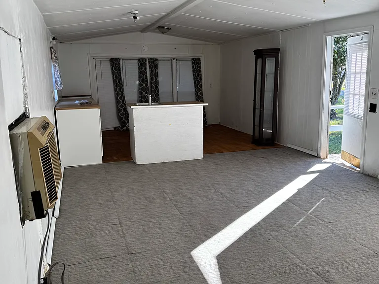 open kitchen / living room