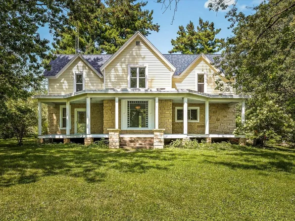 1112 W Saint James Rd, Orangeville, IL 61060