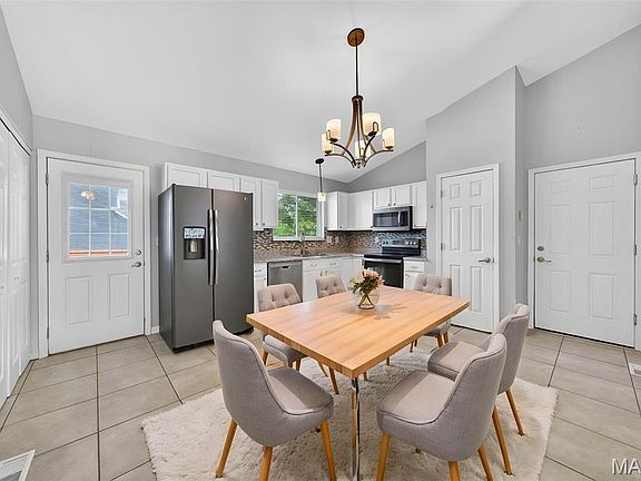 4th image of 279 Cherrywood Parc Dr