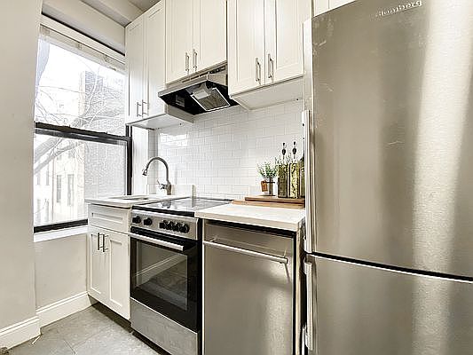 1st image of 454 W 22nd St APT 5B