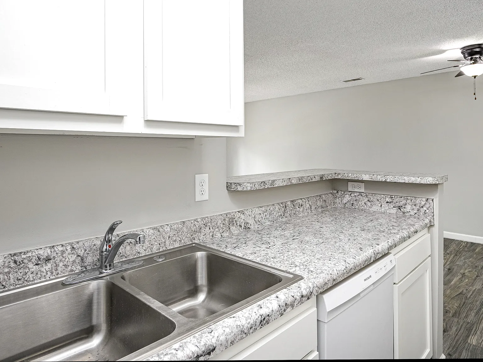 Parkview — Photo 1