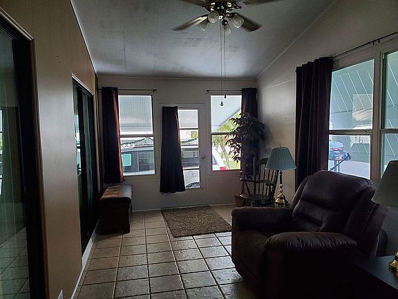 3rd image of 730 Oleander Cir