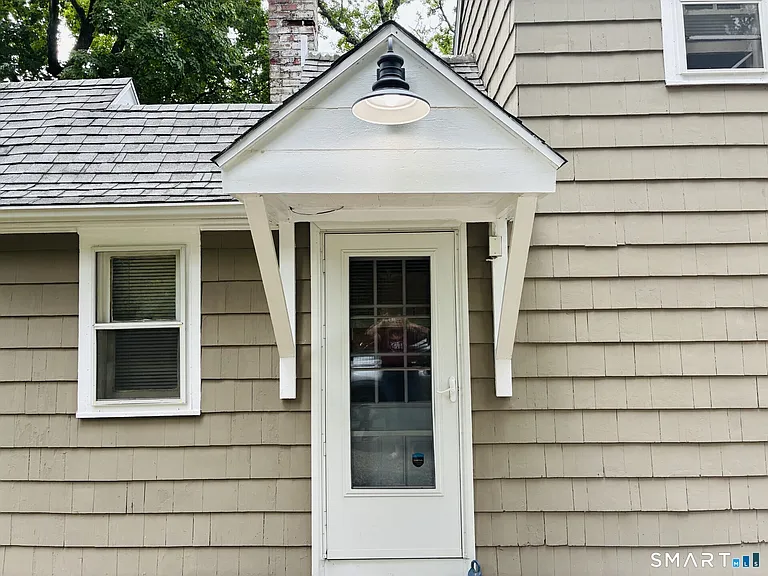 136 Chestnut Hill Rd — Photo 2