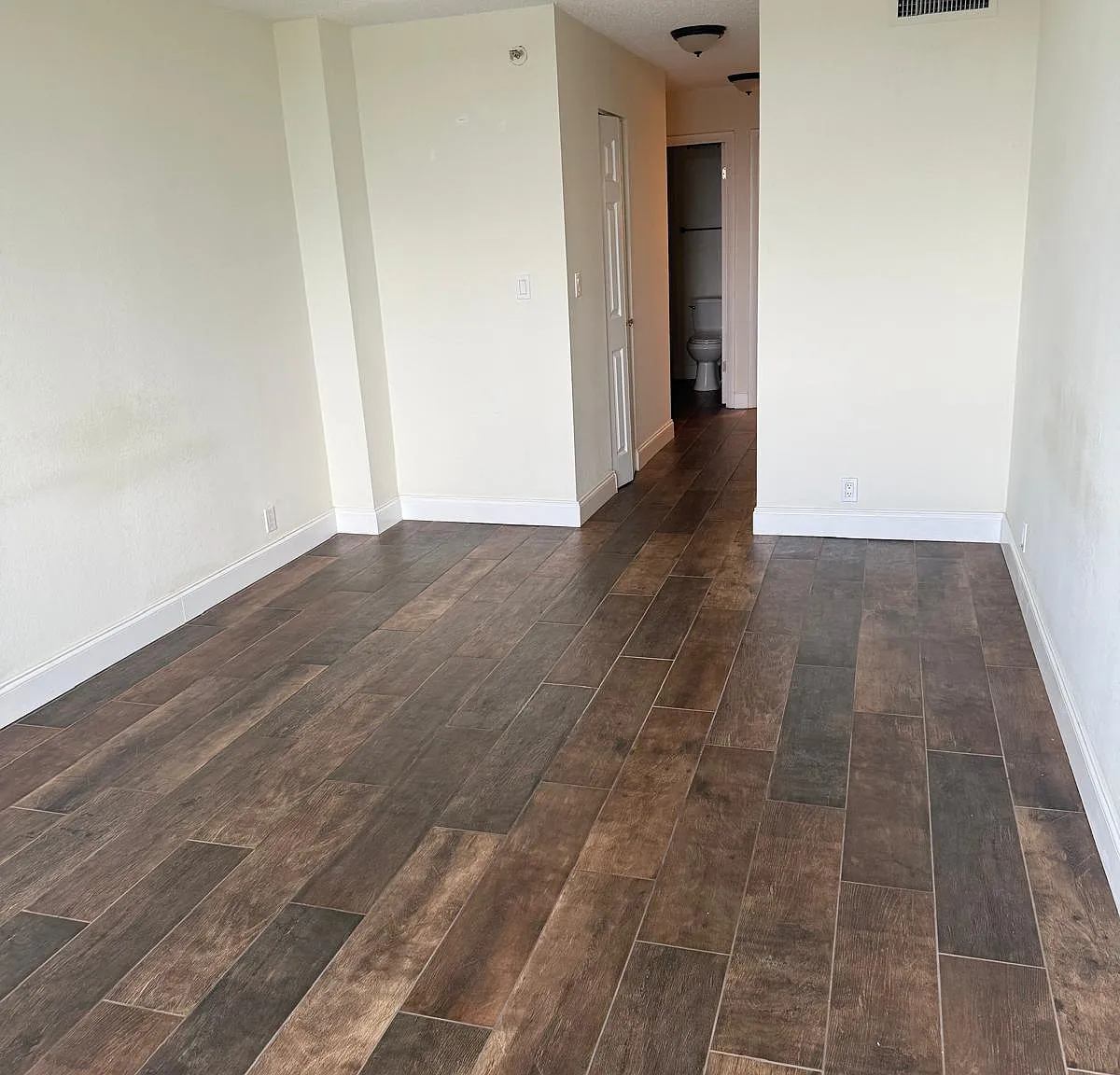 1 bed, 1.5 bath, 799 sqft, $1,900 — Photo 4