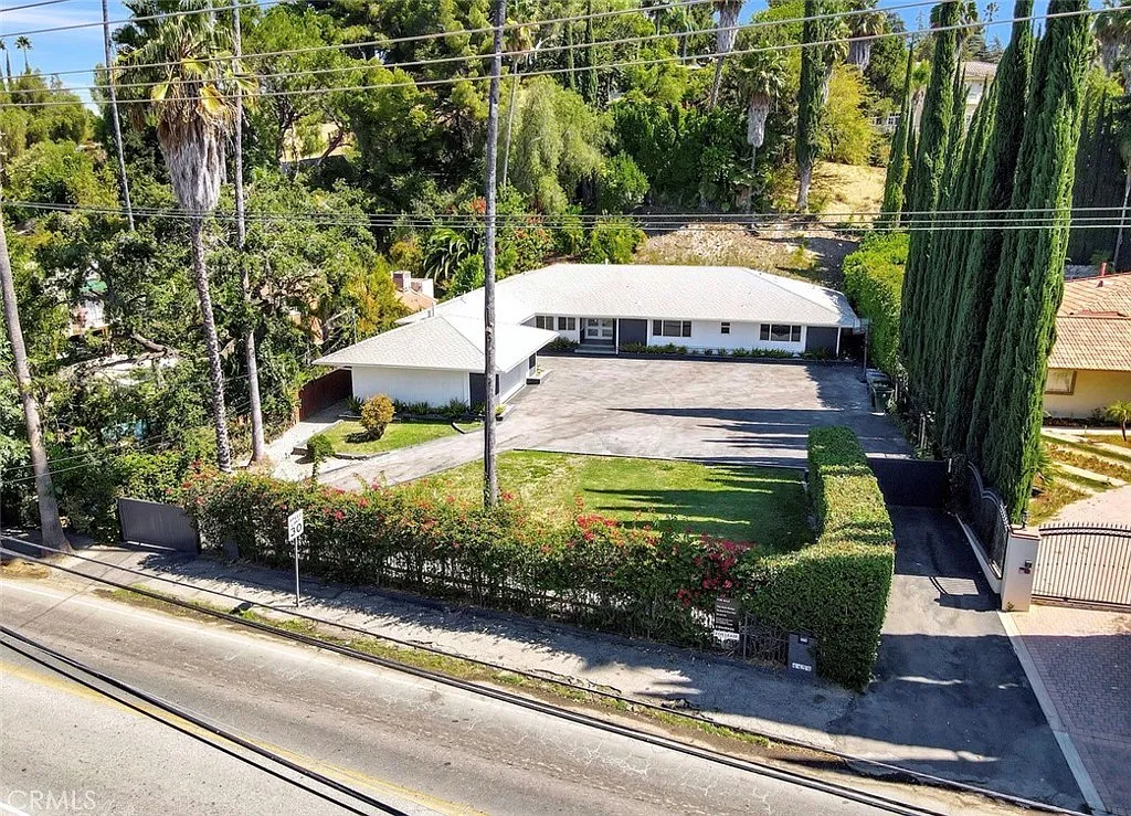 4 bed, 3058 sqft, $12,000 — Photo 4
