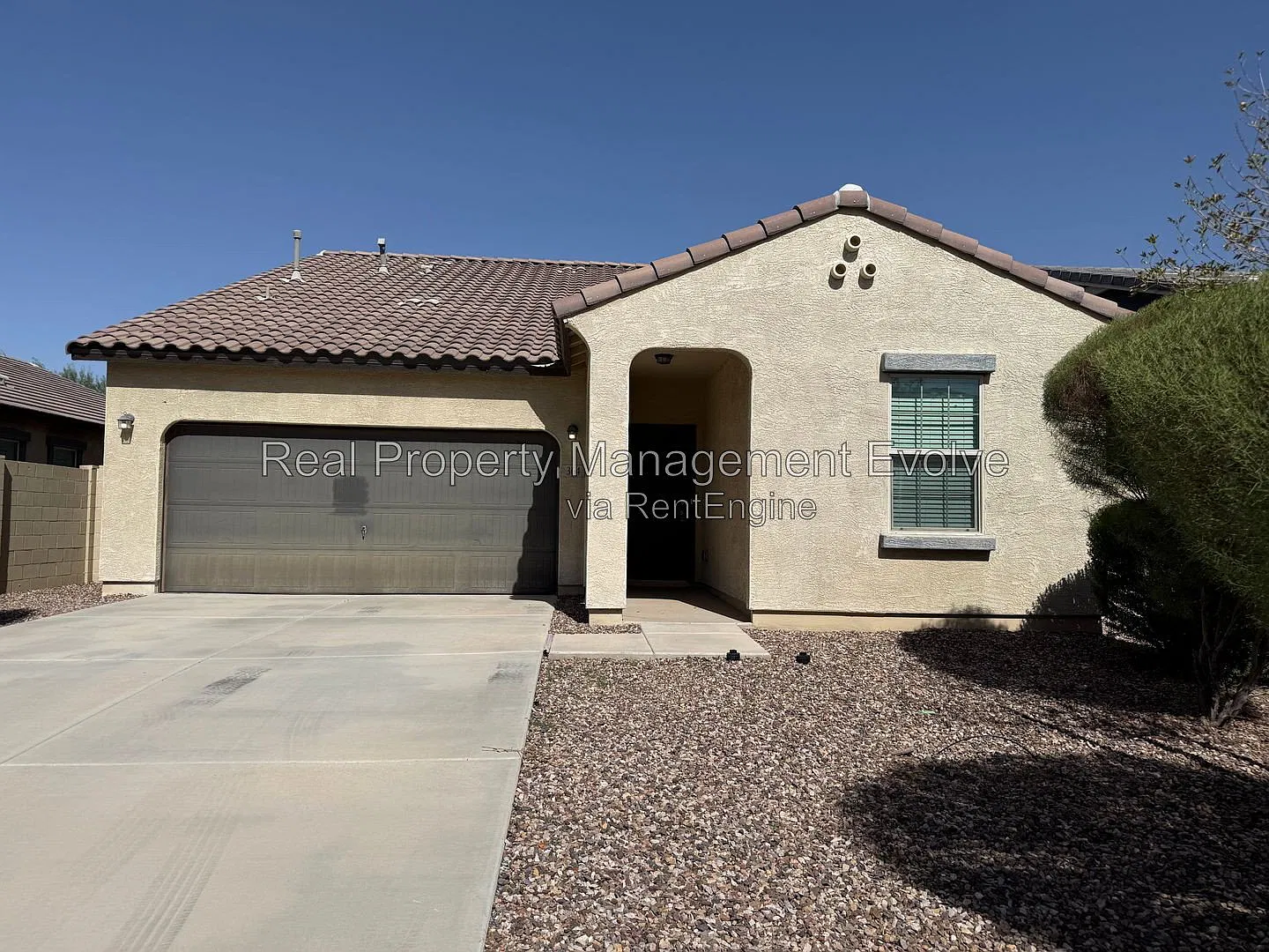 3 bed, 2.0 bath, 1650 sqft, $2,075 — Photo 2