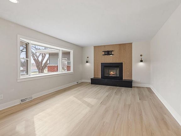 4th image of N56W36792 Cherokee ROAD