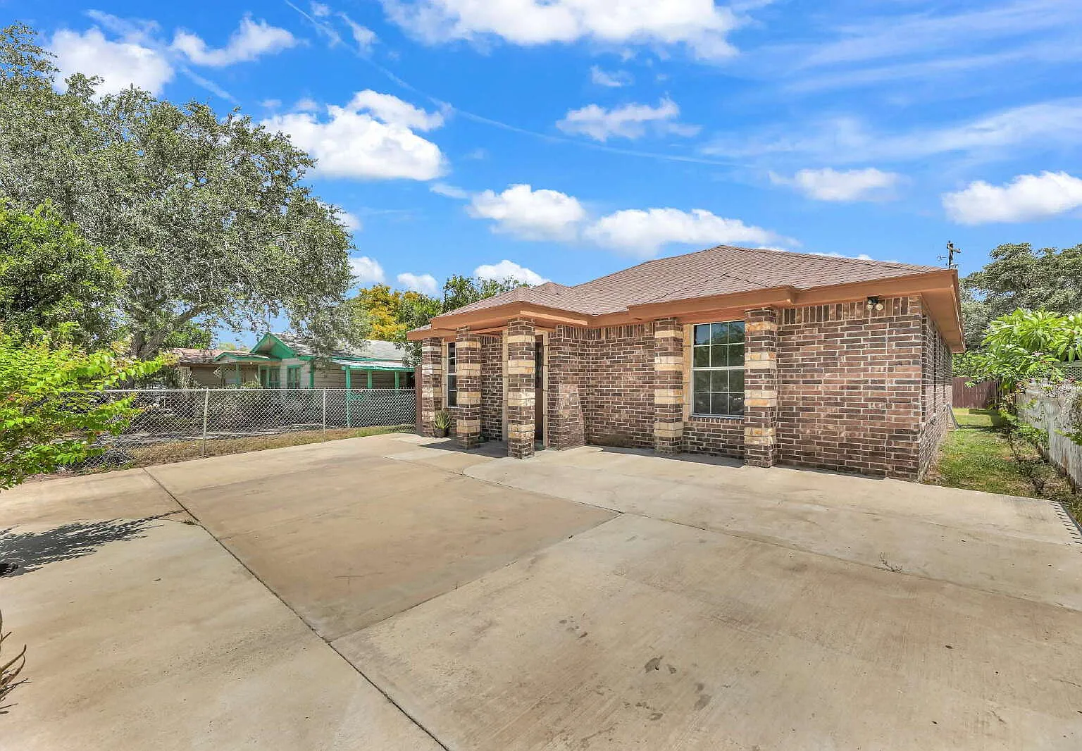 4 bed, 2.0 bath, 1438 sqft, $1,450 — Photo 3